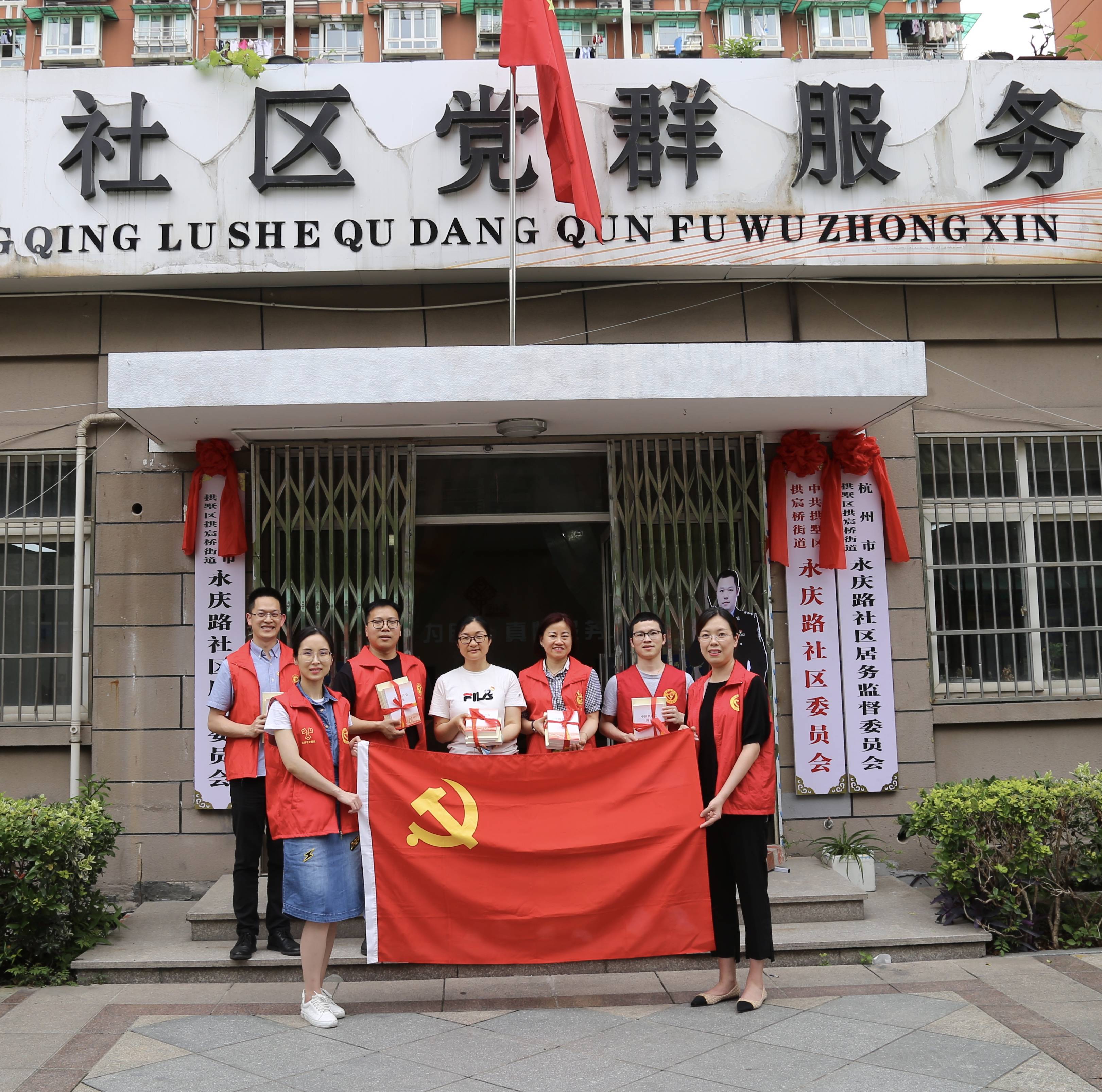 志愿服務(wù)進社區(qū) 送學(xué)上門暖人心